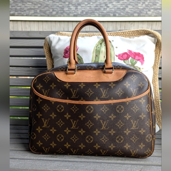Louis Vuitton Handbags - Louis Vuitton Deauville